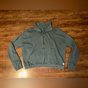 Vuori cropped half zip